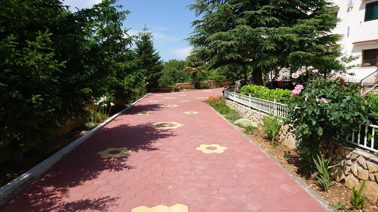 Countryside Family Retreat Apartment ชิเบนิก ภายนอก รูปภาพ