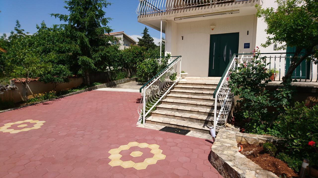 Countryside Family Retreat Apartment ชิเบนิก ภายนอก รูปภาพ