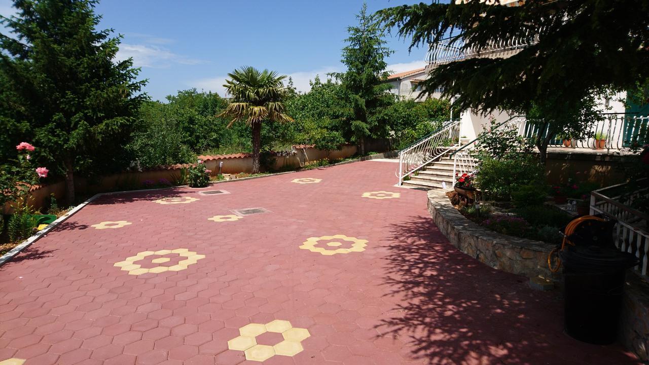 Countryside Family Retreat Apartment ชิเบนิก ภายนอก รูปภาพ